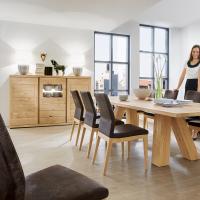 Modernes Ess - oder Speisezimmer mit Vier - Fuß - Stühlen