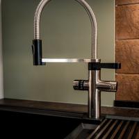 #Küche#MoonlightGrey#Salbei#Grifflos#Miele#LED-Beleuchtung#Kräuterbank#BlancoTrinksystem