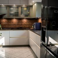 #Küche#MoonlightGrey#Salbei#Grifflos#Miele#LED-Beleuchtung#Kräuterbank#BlancoTrinksystem