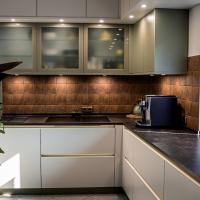 #Küche#MoonlightGrey#Salbei#Grifflos#Miele#LED-Beleuchtung#Kräuterbank#BlancoTrinksystem