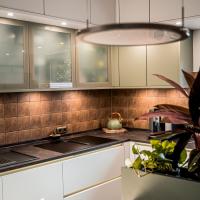 #Küche#MoonlightGrey#Salbei#Grifflos#Miele#LED-Beleuchtung#Kräuterbank#BlancoTrinksystem