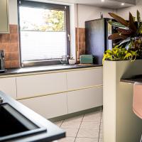 #Küche#MoonlightGrey#Salbei#Grifflos#Miele#LED-Beleuchtung#Kräuterbank#BlancoTrinksystem